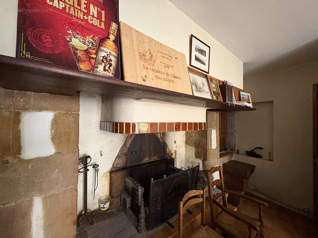 Ségur en Aveyron, Jolie maison au centre du village exploitée en gîte. - photo 7