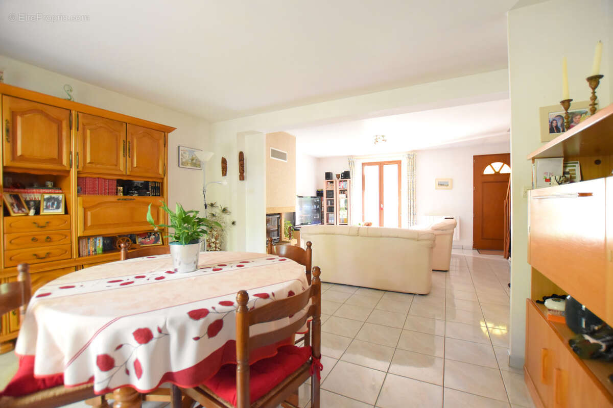 Maison à LES ESSARTS-LE-ROI