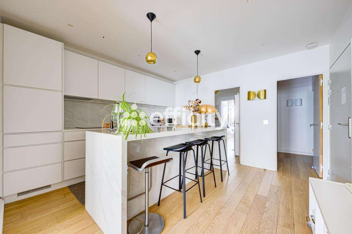 Appartement à PARIS-16E