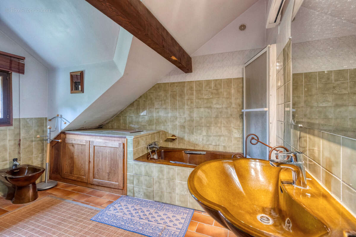 Maison à LA COMBE-DE-LANCEY