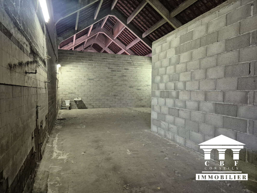 Commerce 408 m² à Montceau-Les-Mines  - photo 8