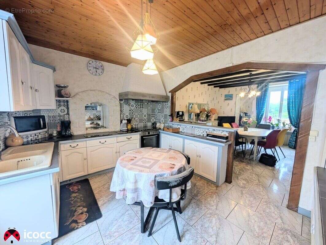 Maison à MOUZEUIL-SAINT-MARTIN