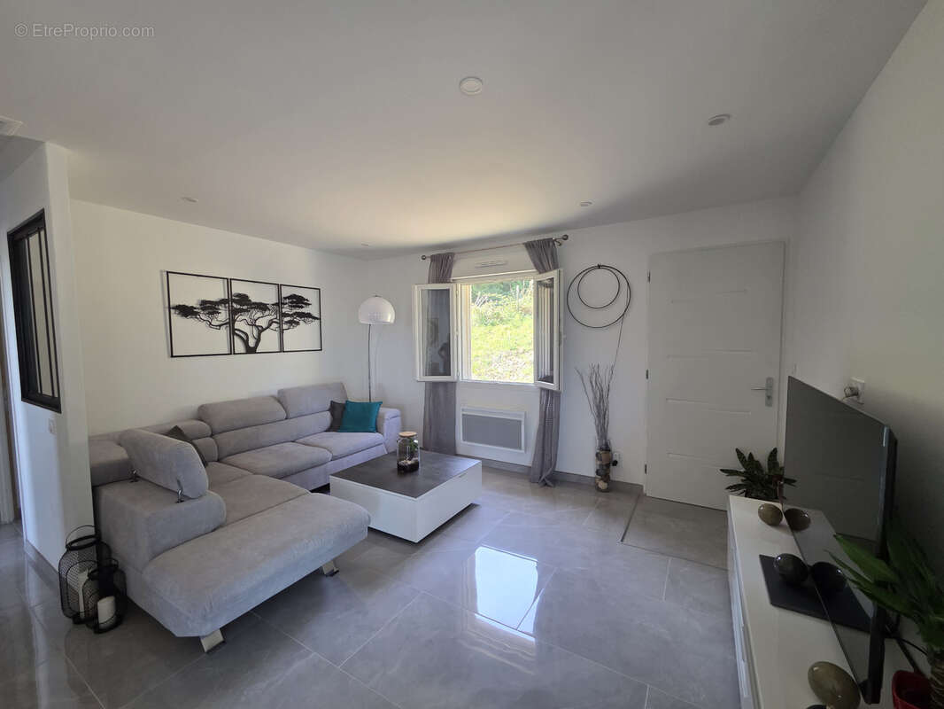 Maison à LE CRESTET