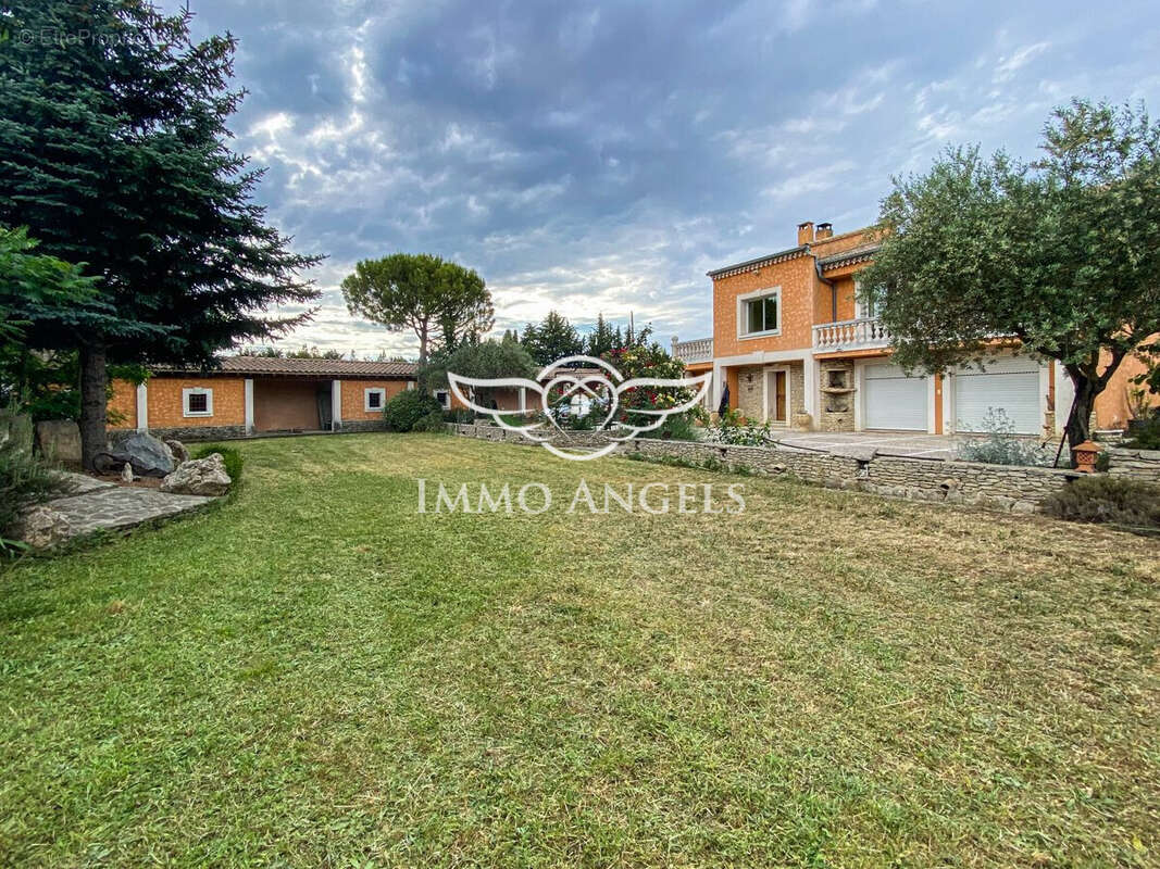 Maison à L&#039;ISLE-SUR-LA-SORGUE