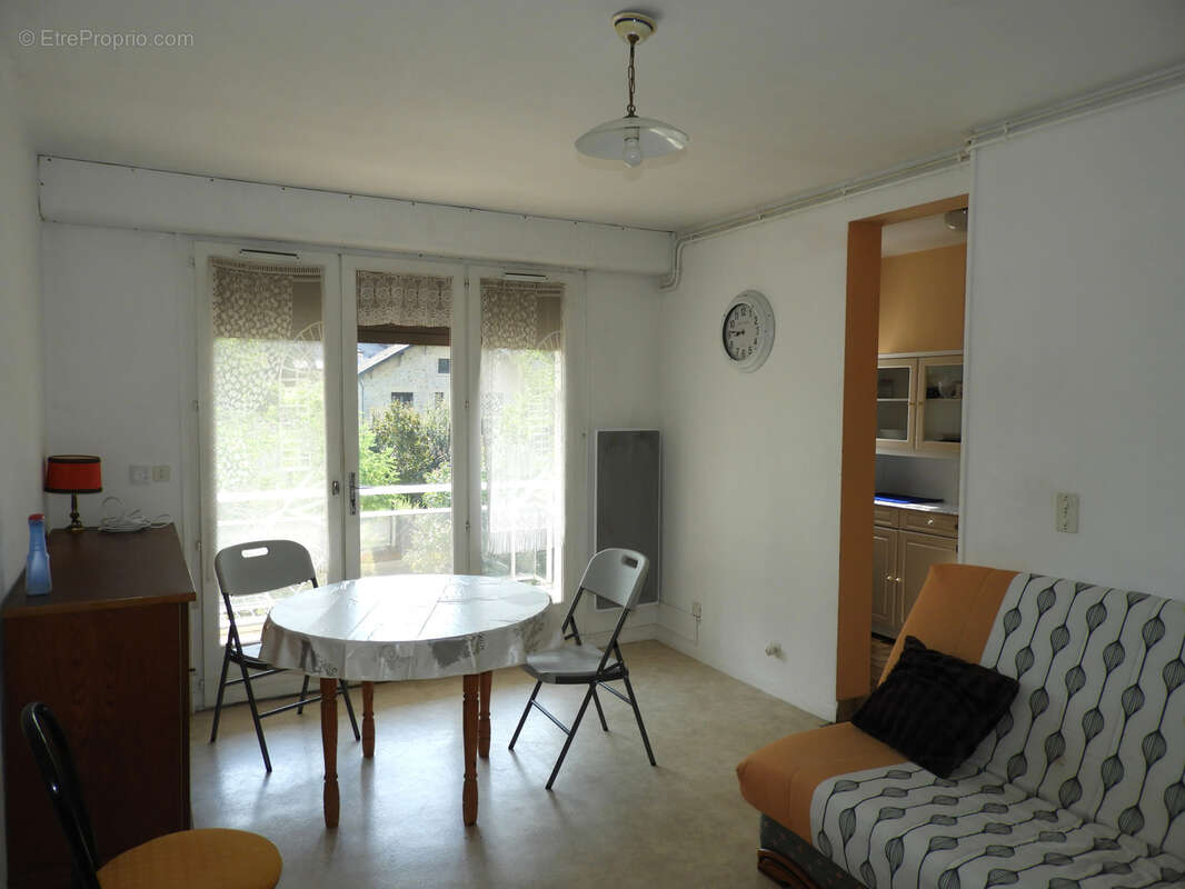 Studio avec balcon, cave et parking. - photo 2