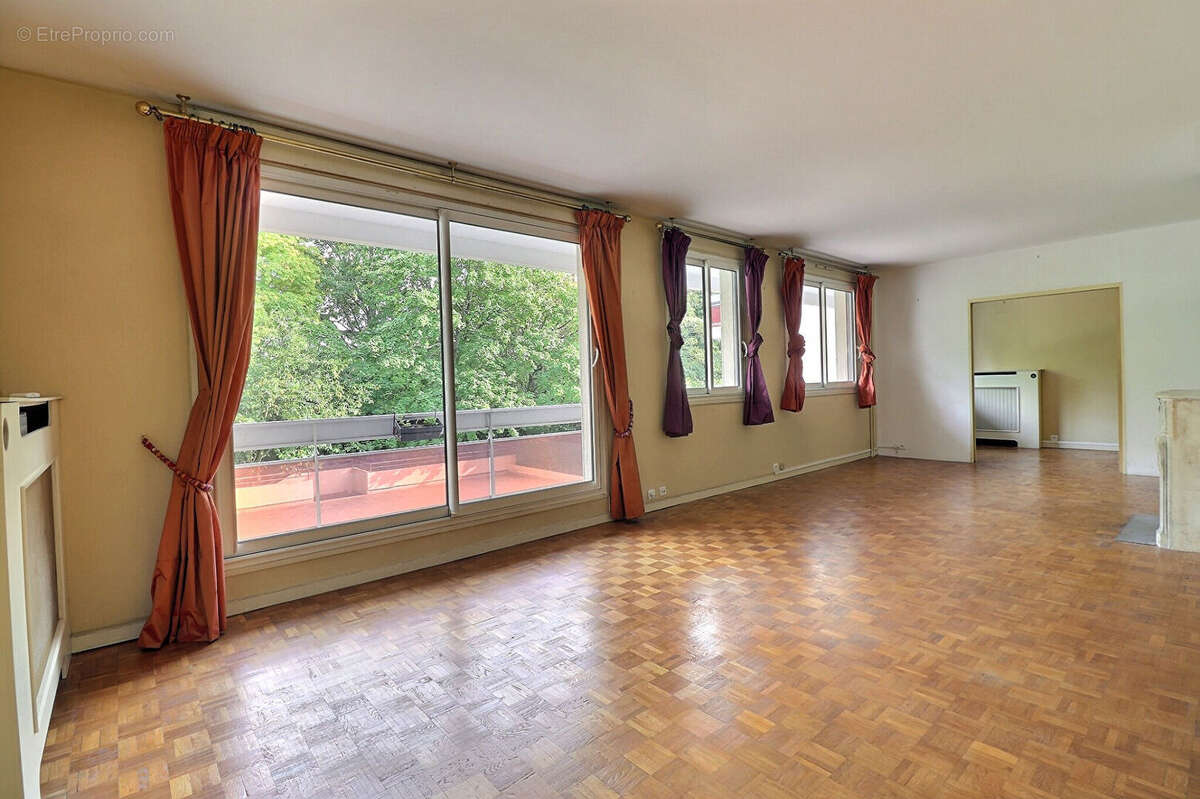 Appartement à MAREIL-MARLY