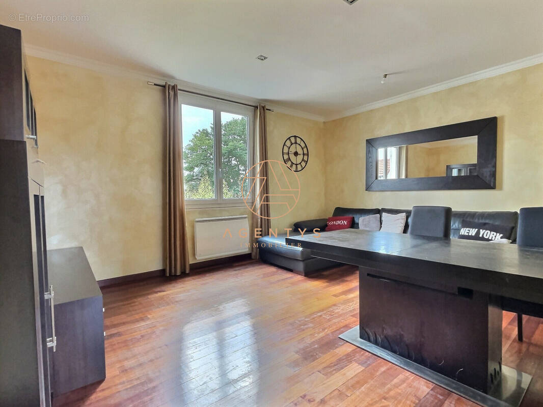 Appartement à SAINT-MAUR-DES-FOSSES