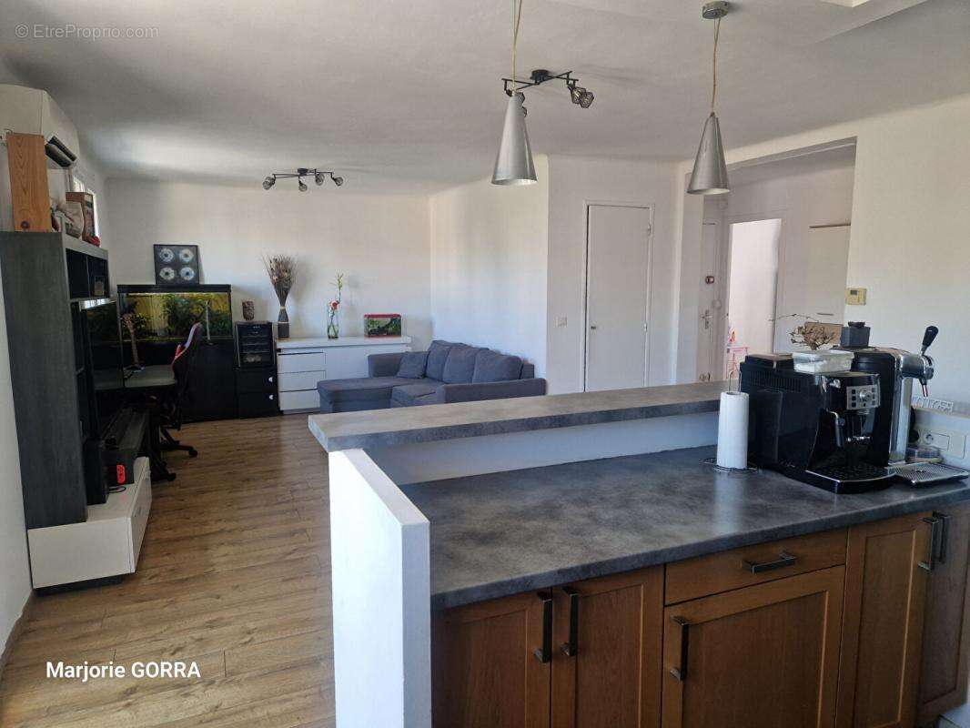 Appartement à MARSEILLE-4E