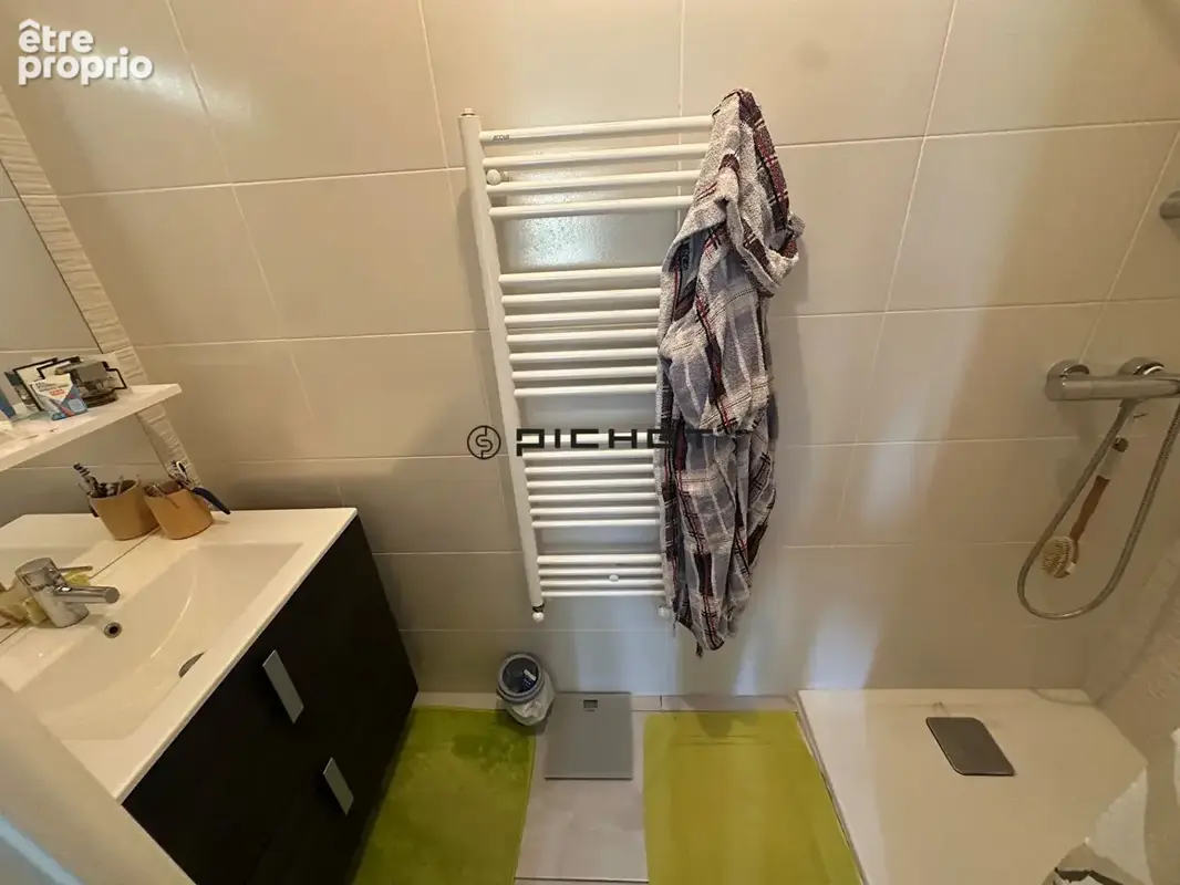 À Vendre Superbe Appartement T4 avec Grande Terrasse  cellier et parkings - photo 6