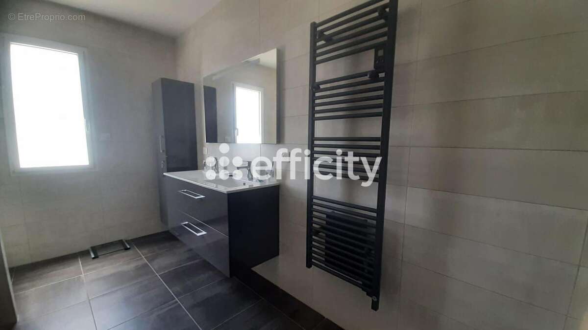 Maison à SAINT-JUNIEN