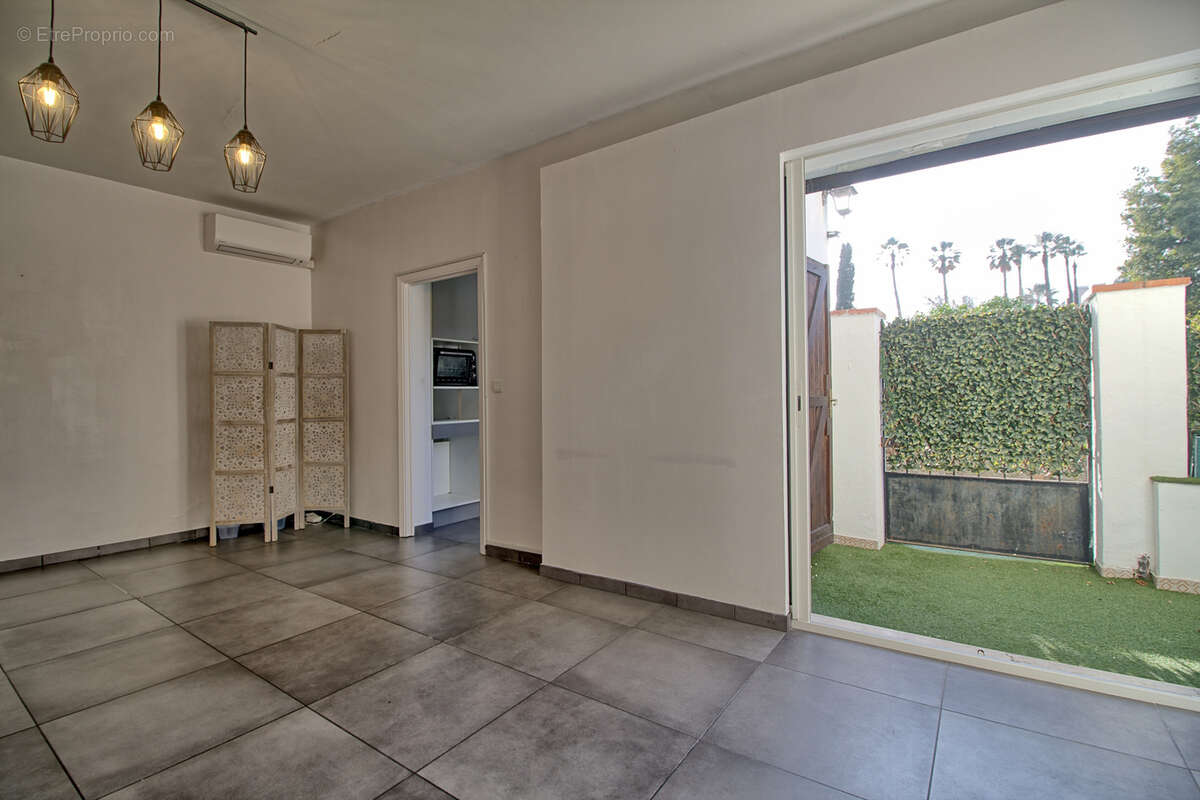 Appartement à VALLAURIS