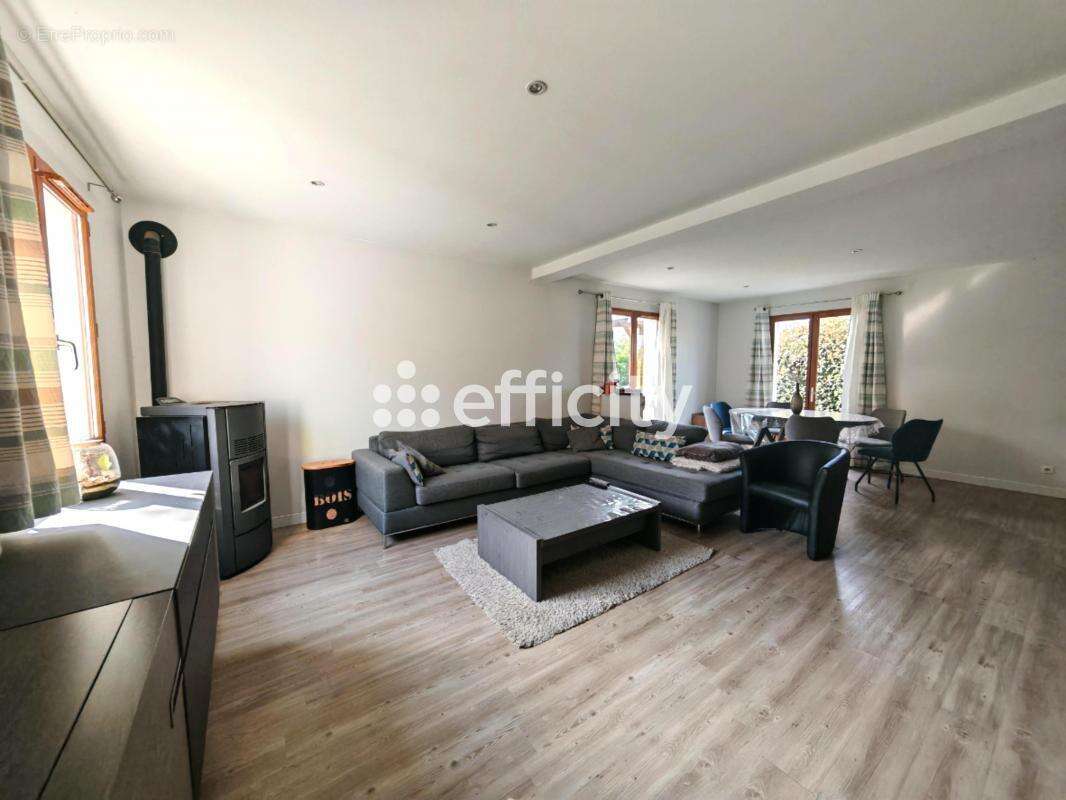 Maison à SAINT-GEOIRE-EN-VALDAINE