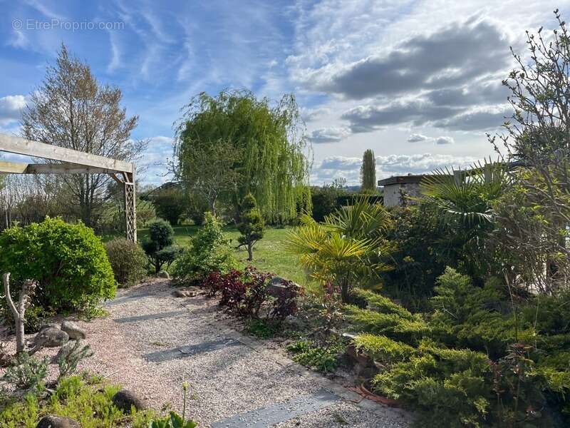 Maison à VILLEBERNIER