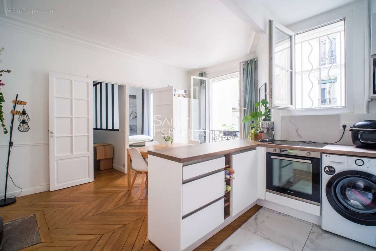 Appartement à PARIS-17E