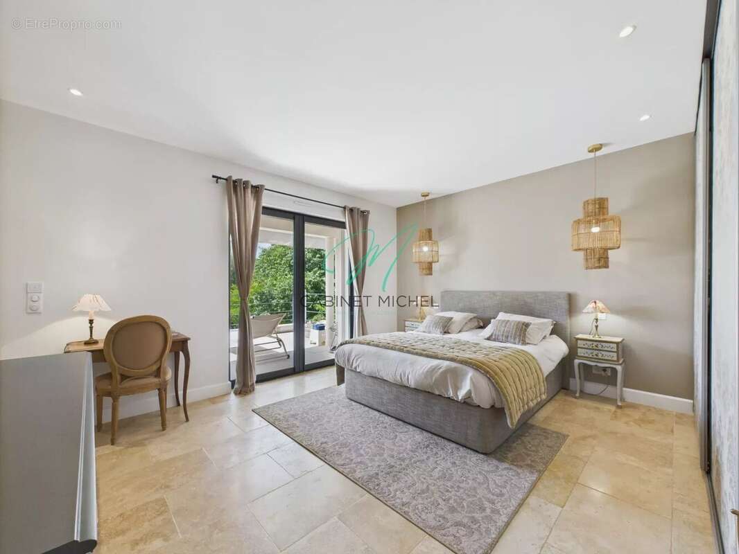 Maison à ROQUEFORT-LES-PINS