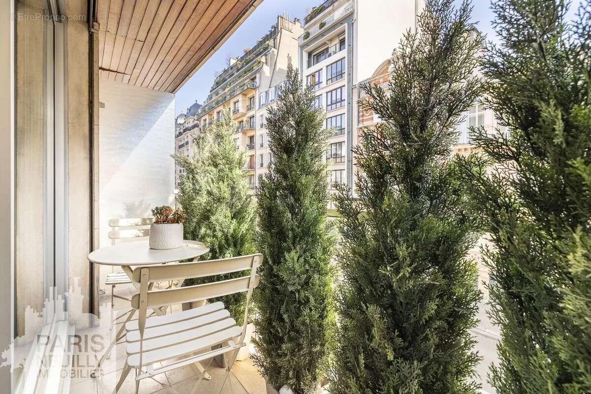Appartement à PARIS-17E