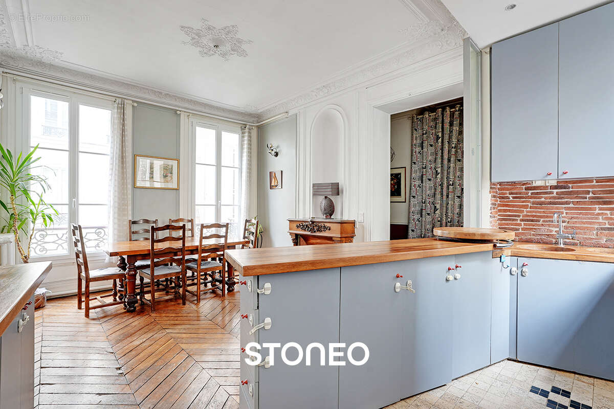 Appartement à PARIS-8E