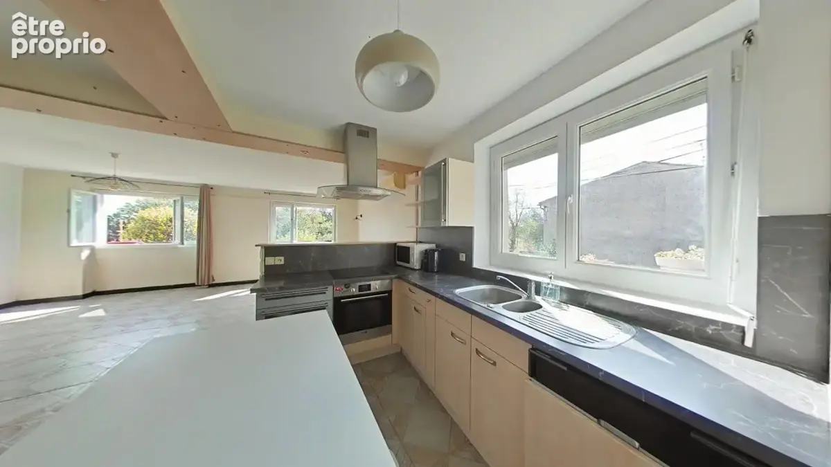 Immeuble avec local commercial et appartement – Centre du village de Soyons - photo 2