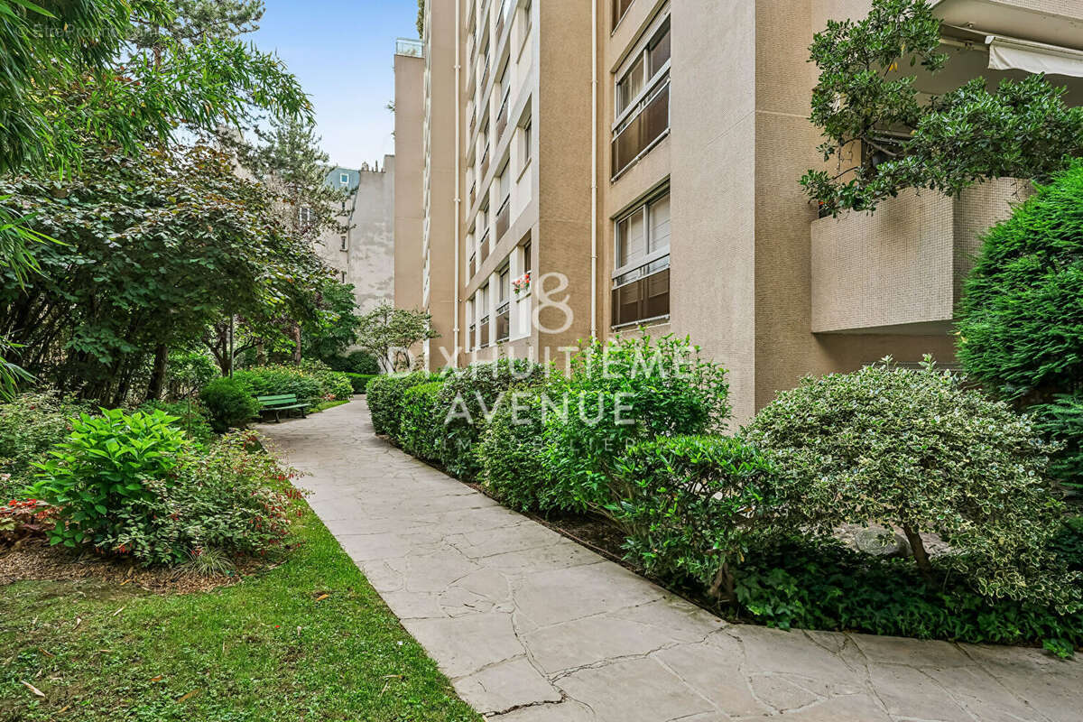 Rue Fabre d'Eglantine-24m² - photo 10