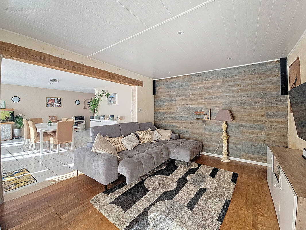 Maison à MONTREVEL-EN-BRESSE