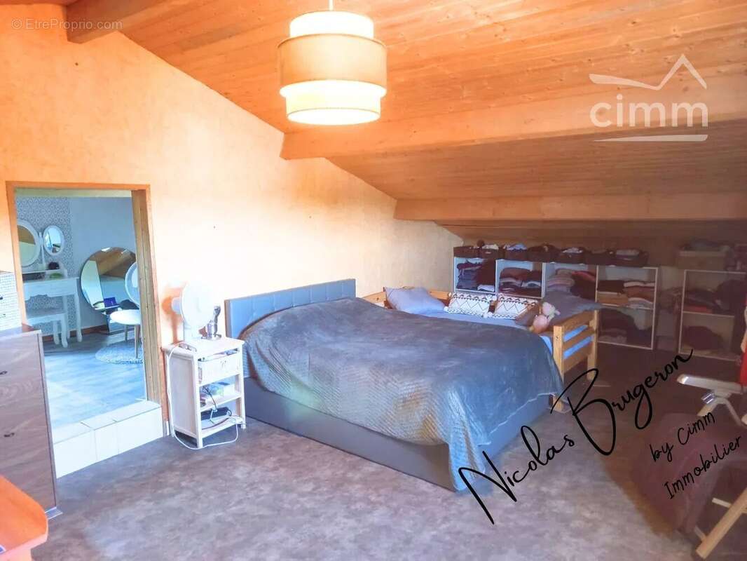 En exclusivité – Ensemble immobilier avec deux habitations, étang et près d’un hectare de terrain - photo 37