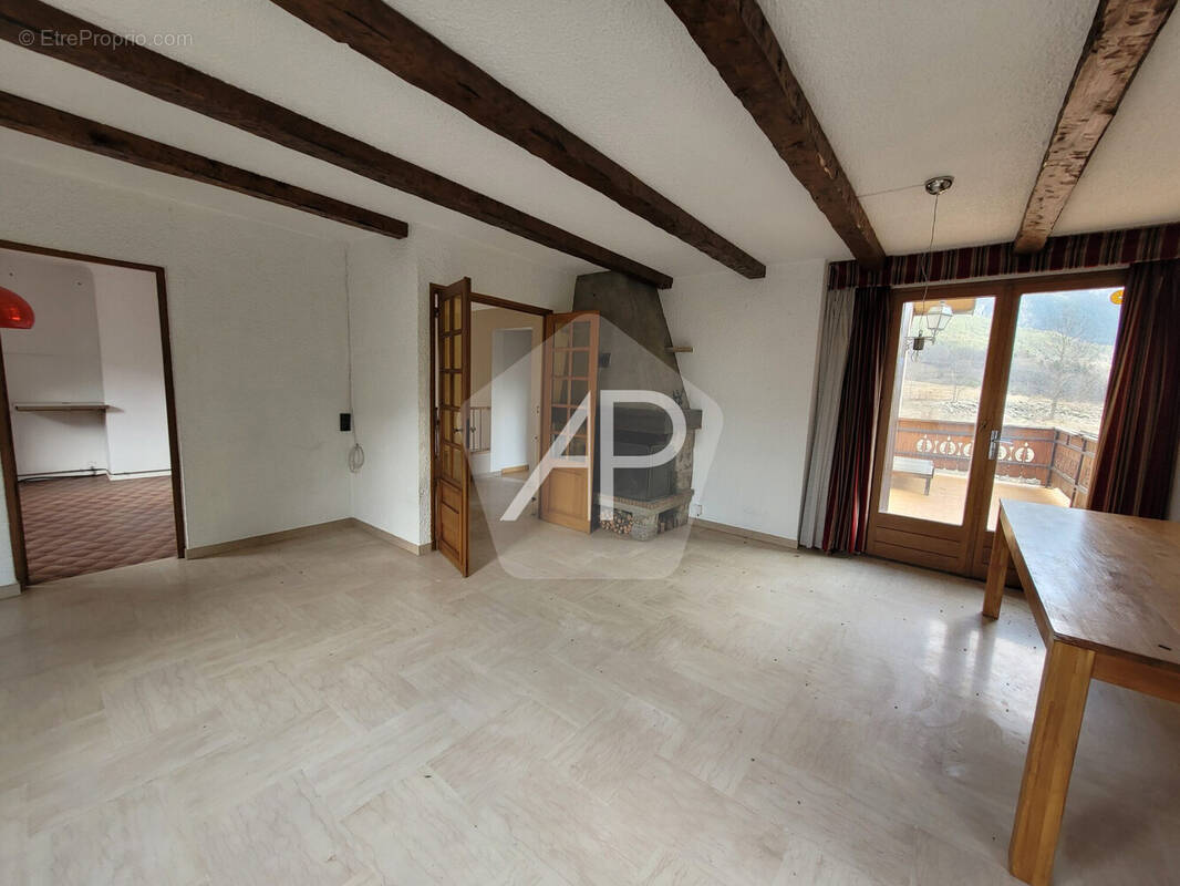 Maison 267 m² à Saint-Chaffrey  - photo 2