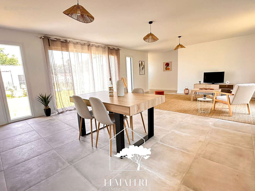 Maison à LES MATHES