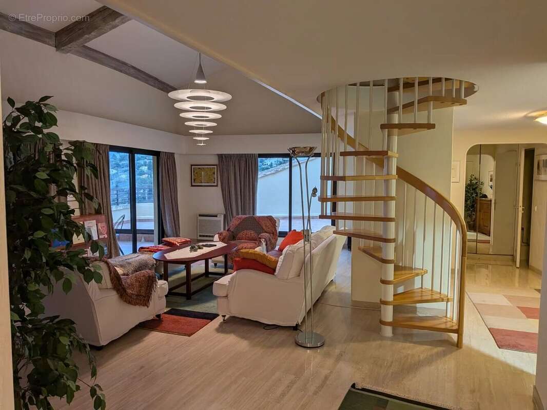 Appartement à MOUGINS