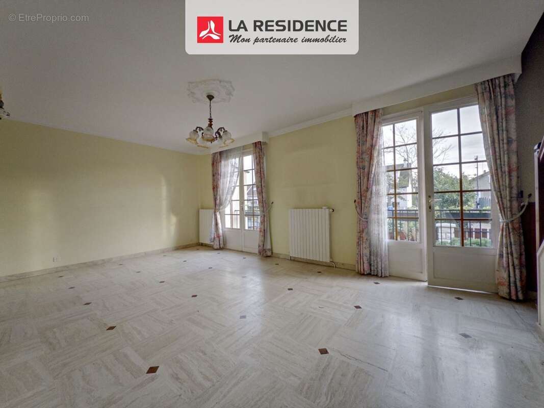 Maison à LES MUREAUX