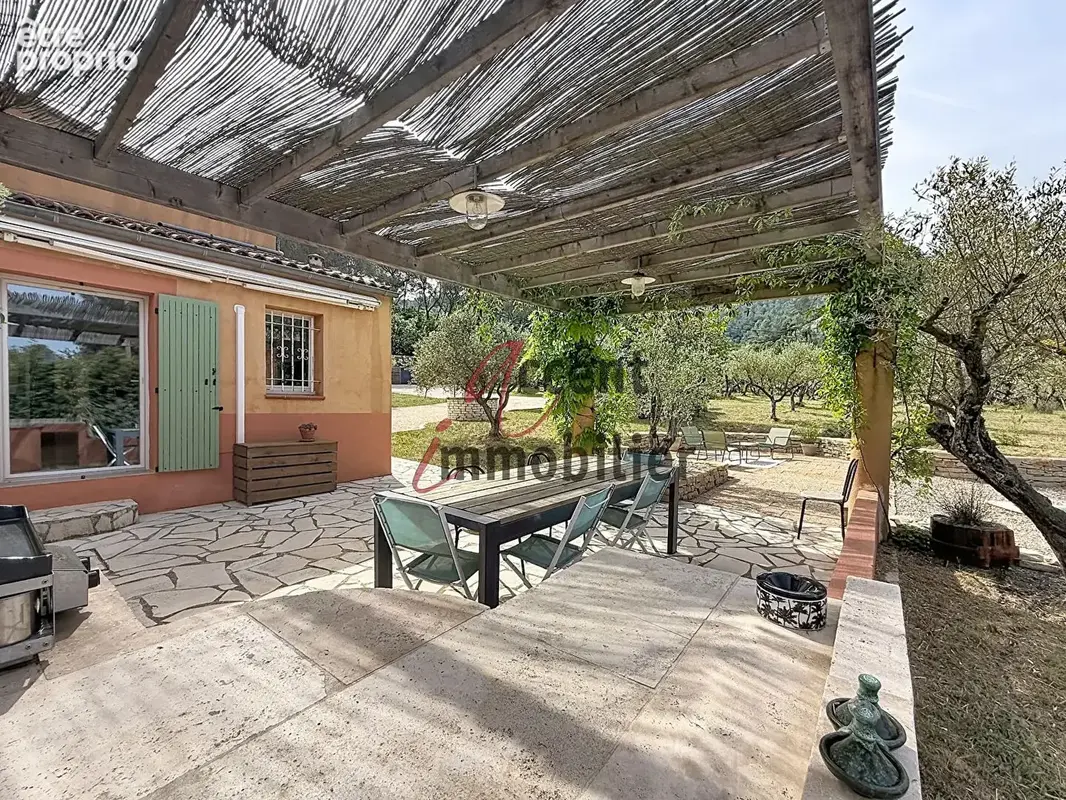Villa en pleine nature sur les hauteurs de Cuges Les Pins. - photo 3