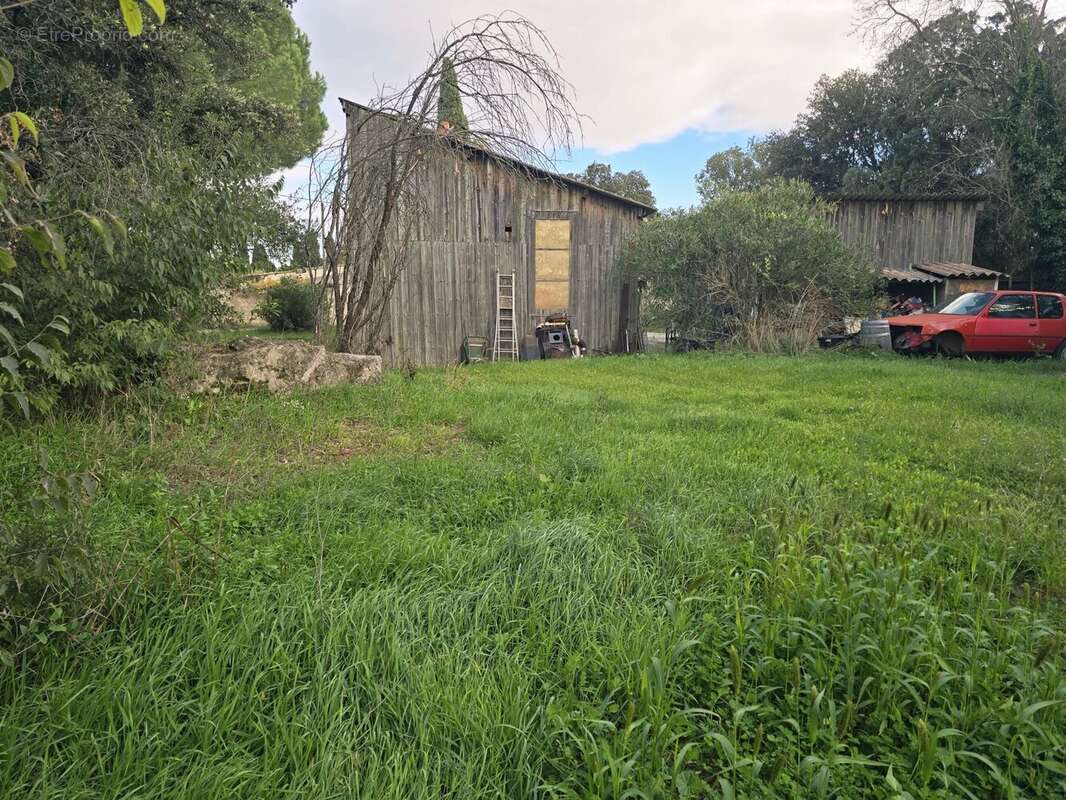 Terrain à SAINT-QUENTIN-LA-POTERIE