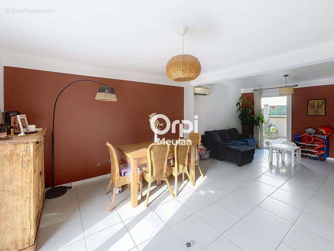 Maison à LES MUREAUX