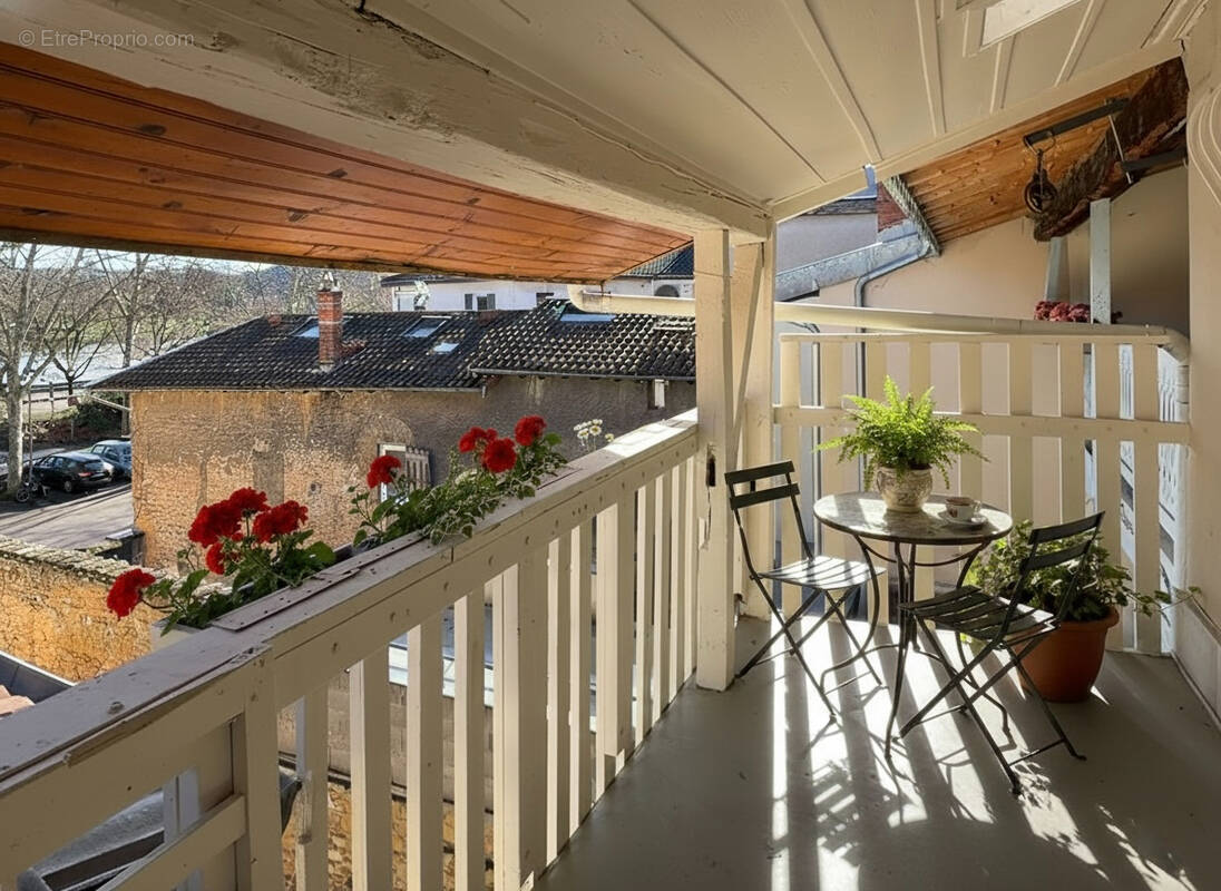 Appartement à COUZON-AU-MONT-D'OR