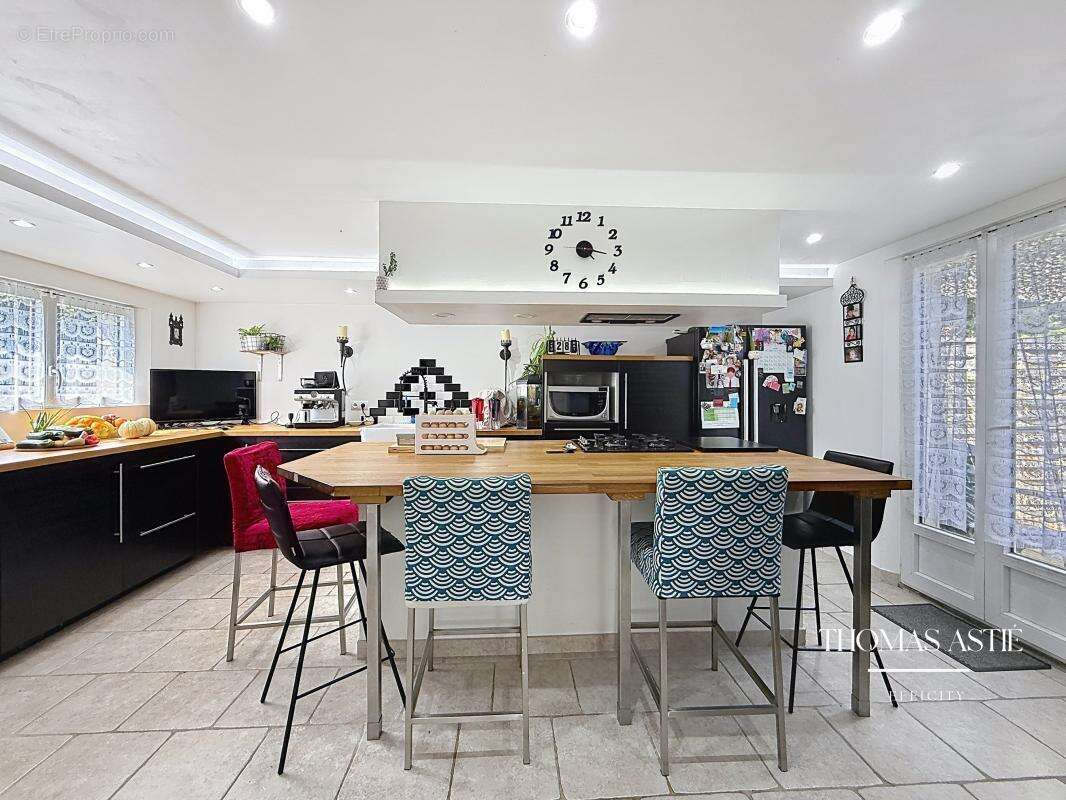 Maison 101 m² à Noyant  - photo 6