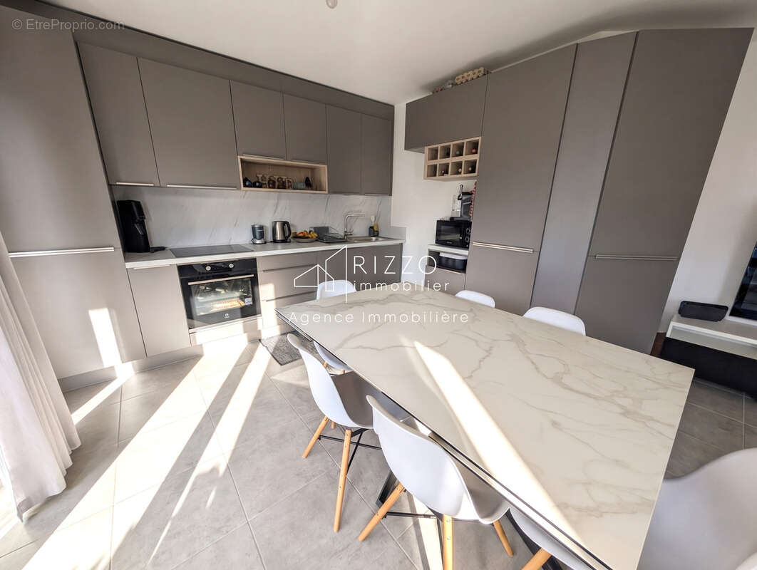Appartement à CESSY