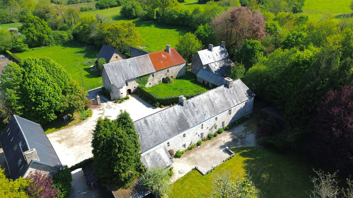 Maison à MONTCUIT
