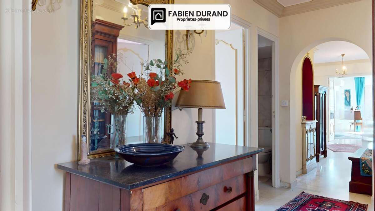 Superbe 4 pièces dernier étage vue panoramique sur tout Cannes avec garage - photo 8