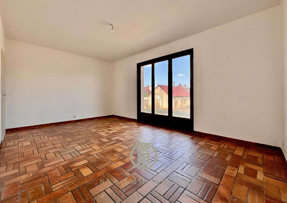 Grande propriété familiale de 357 m2 avec sous-sol de 300 m2 et potentiel de division, à 15 min de Paray-le-Mo - photo 20