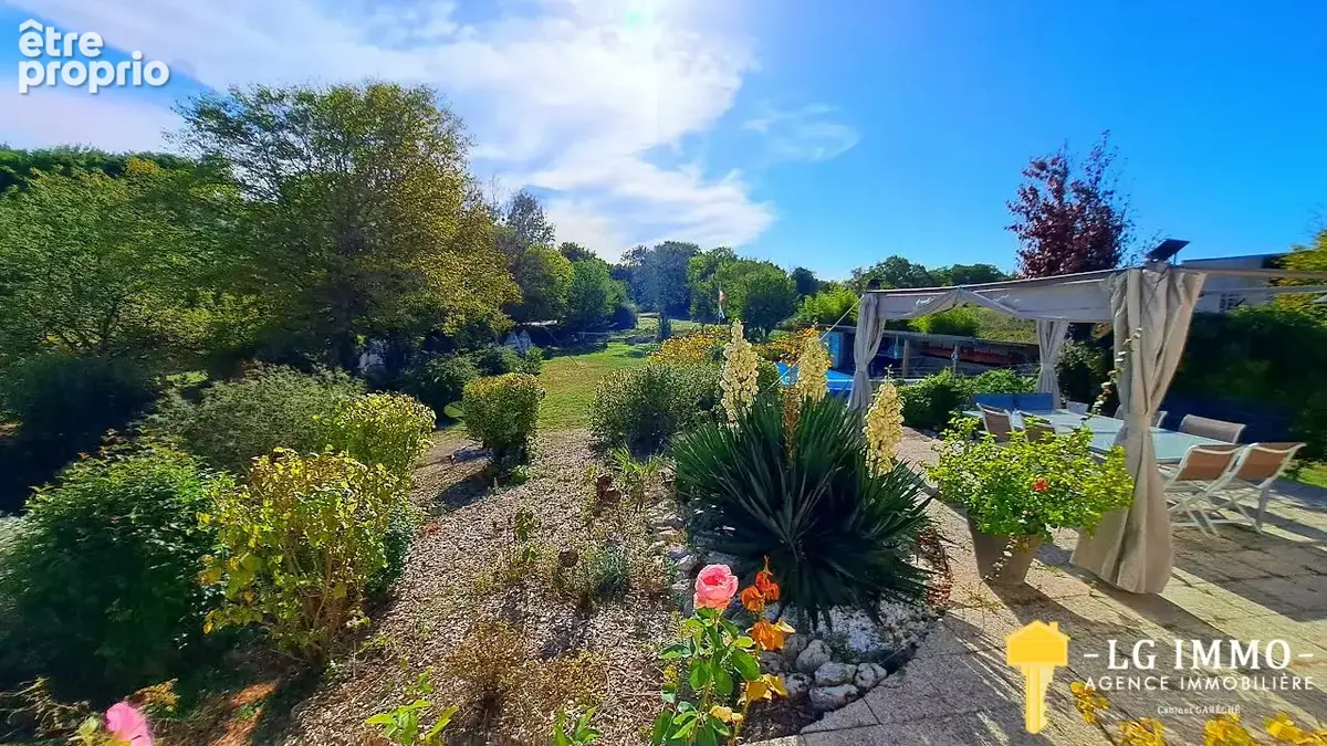 Maison familiale de 174 m2 , belles prestations , idéalement située. - photo 3
