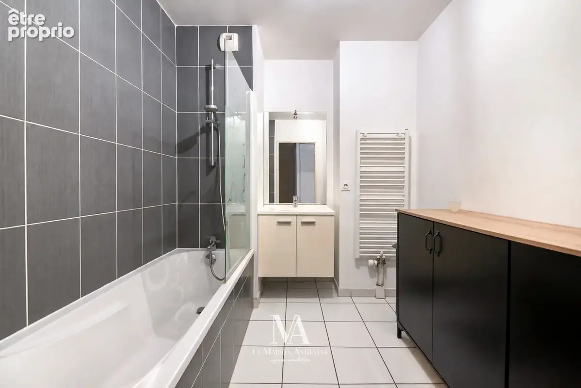 À vendre   bel appartement t3 avec terrasse et parking sécurisé à avrillé - photo 7