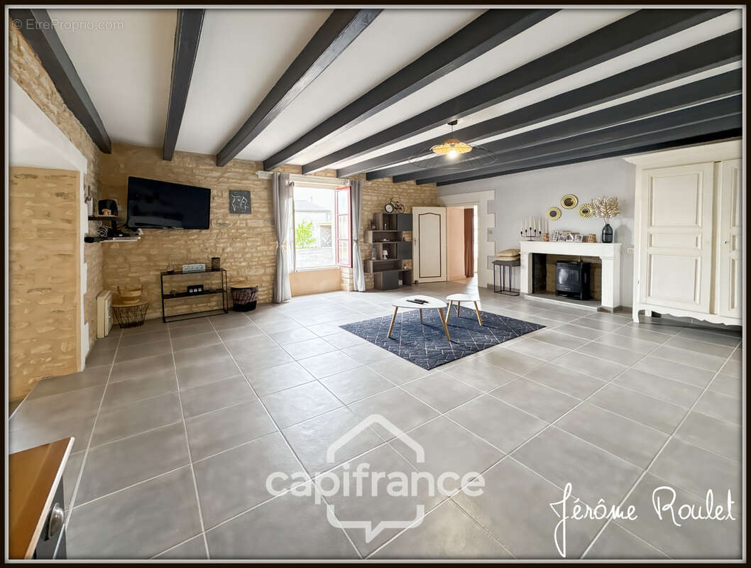 Maison en pierre à vendre 6 pièces 4 chambres + studio indépendant sur terrain 3 260 m² avec dépendances Champigny-En-Rochereau  - photo 7
