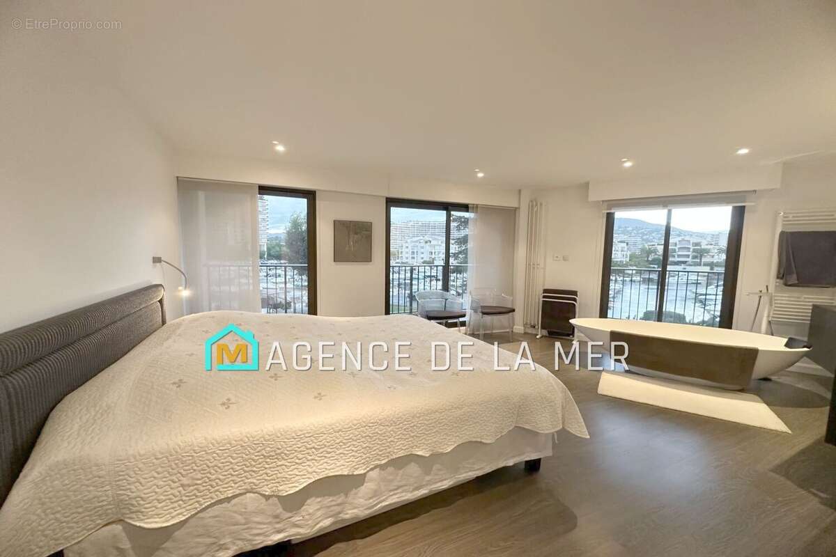 Appartement à MANDELIEU-LA-NAPOULE