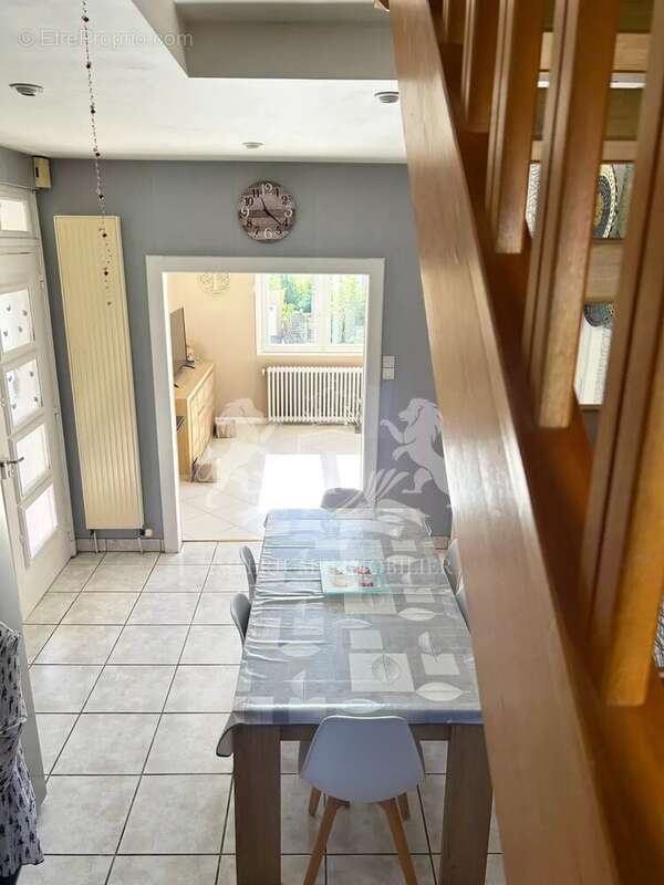 Maison à DUGNY-SUR-MEUSE