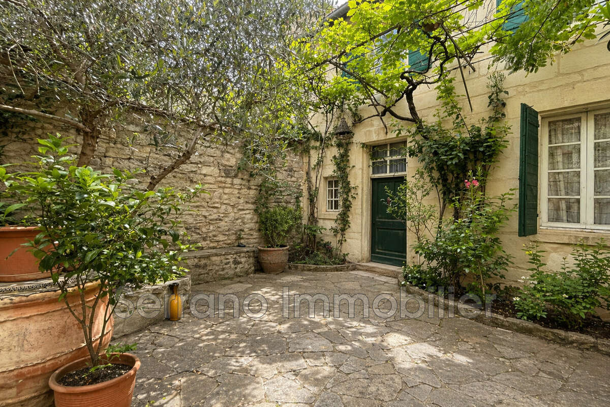 Maison 135 m² à Beaucaire  - photo 2