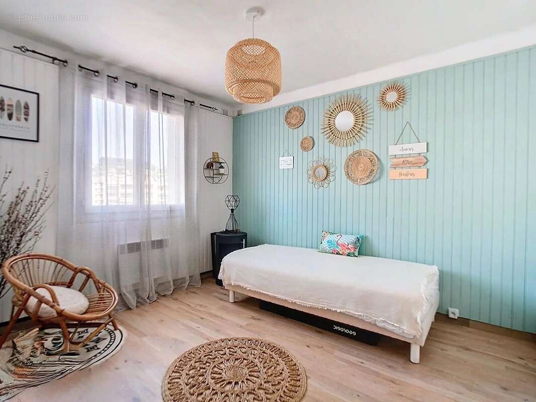 Appartement à VALLAURIS