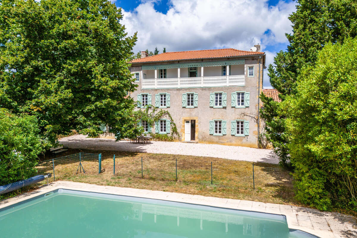 Stone Presbytere in a hamlet with mountain views - photo 29