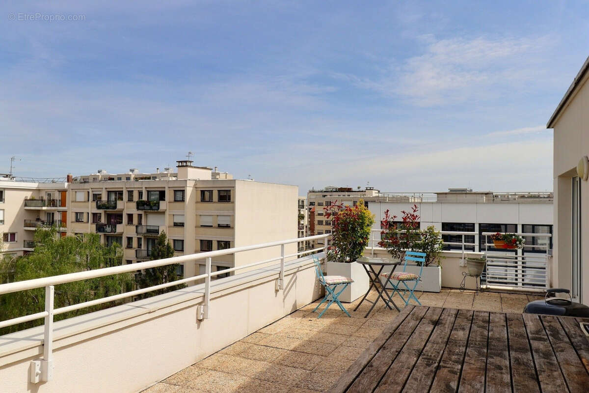 Appartement à COURBEVOIE