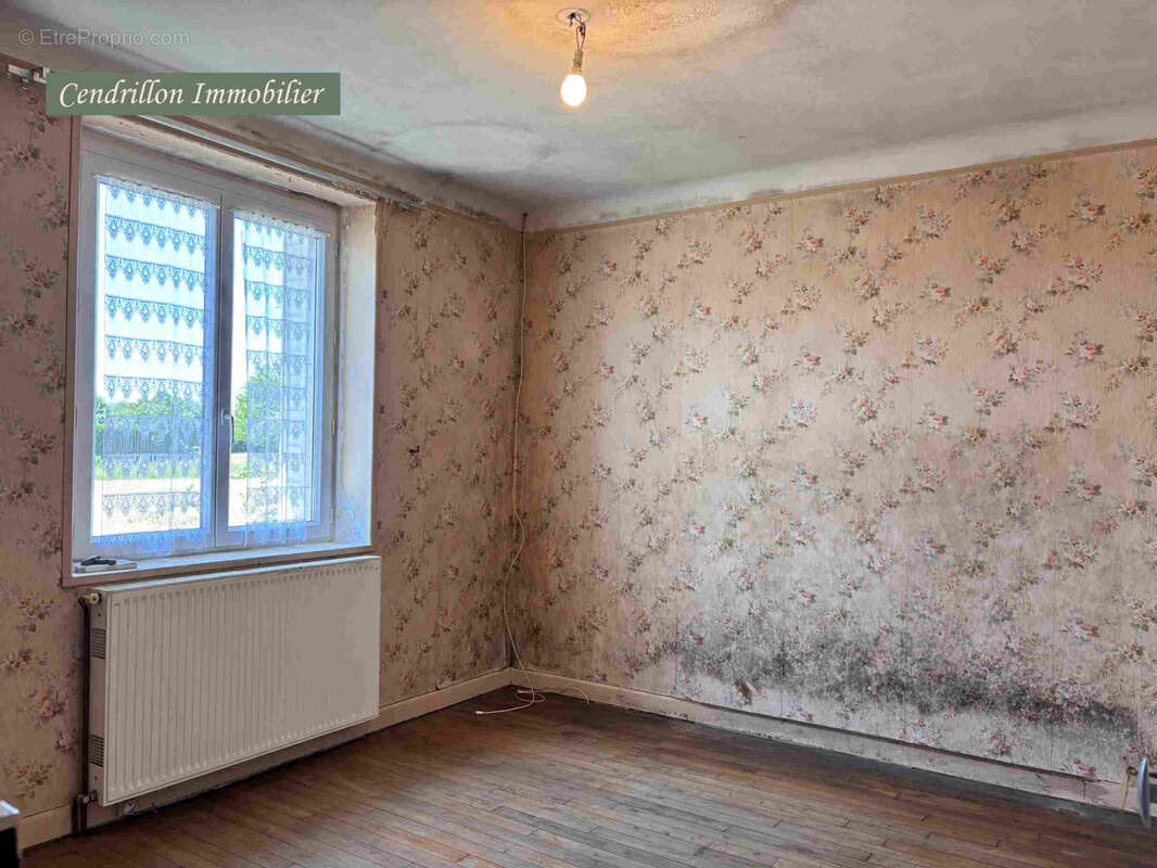 Tout petit prix ! Maison indépendante à rénover offrant un jardin, une dépendance et un emplacement privilégié - photo 13