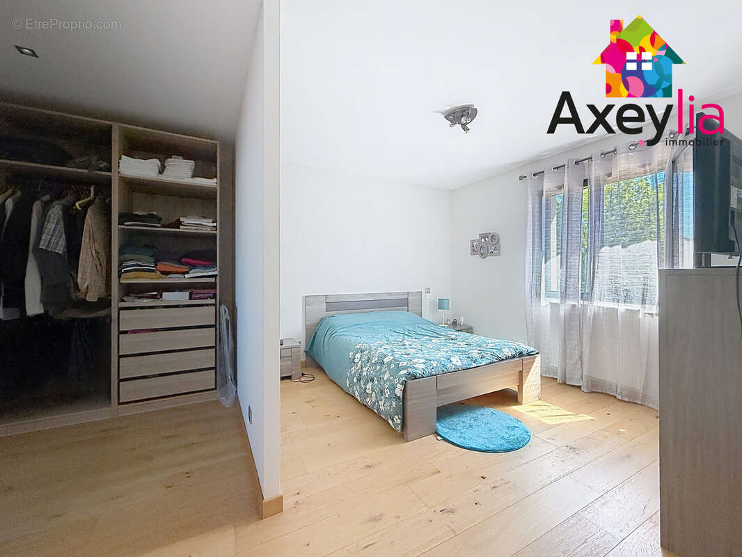 Maison à COMMELLE-VERNAY