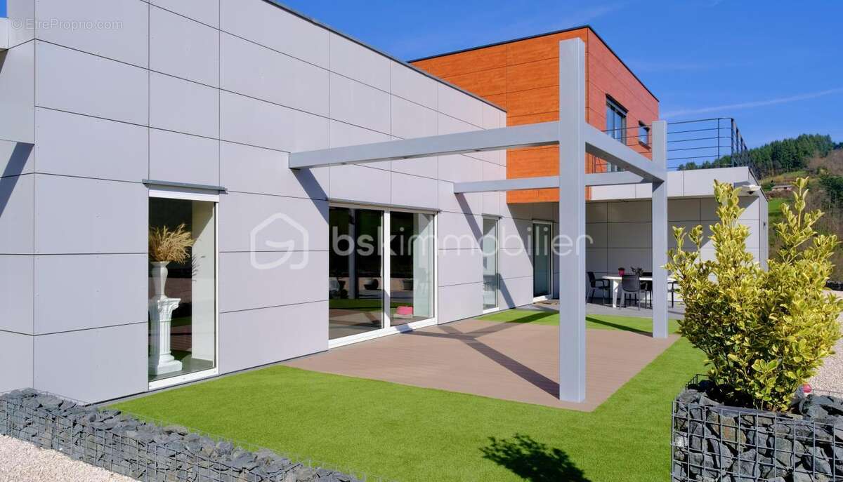 Maison à CHAMBOST-ALLIERES